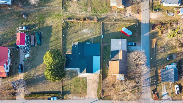 402 Phillips Avenue, Huntsville, AR 72740