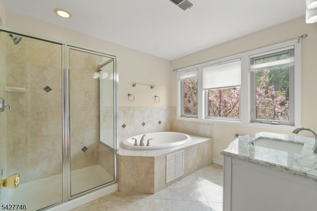 1 Wimbledon Dr U2 2, Vernon Twp., NJ 07462