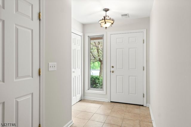1 Wimbledon Dr U2 2, Vernon Twp., NJ 07462