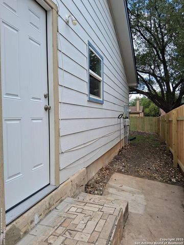 8424 FOREST RIDGE, San Antonio, TX 78239