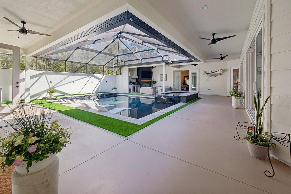 Image 15 of property listing at 3821 NE COUNTY ROAD 138, High Springs, FL 32643