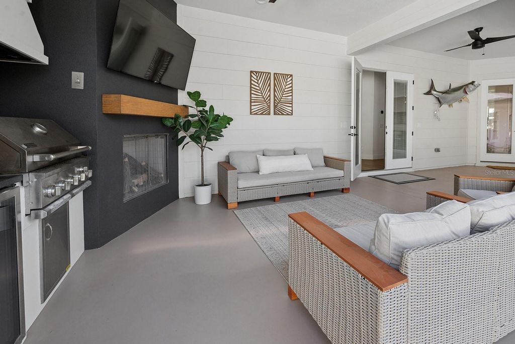 Image 20 of property listing at 3821 NE COUNTY ROAD 138, High Springs, FL 32643