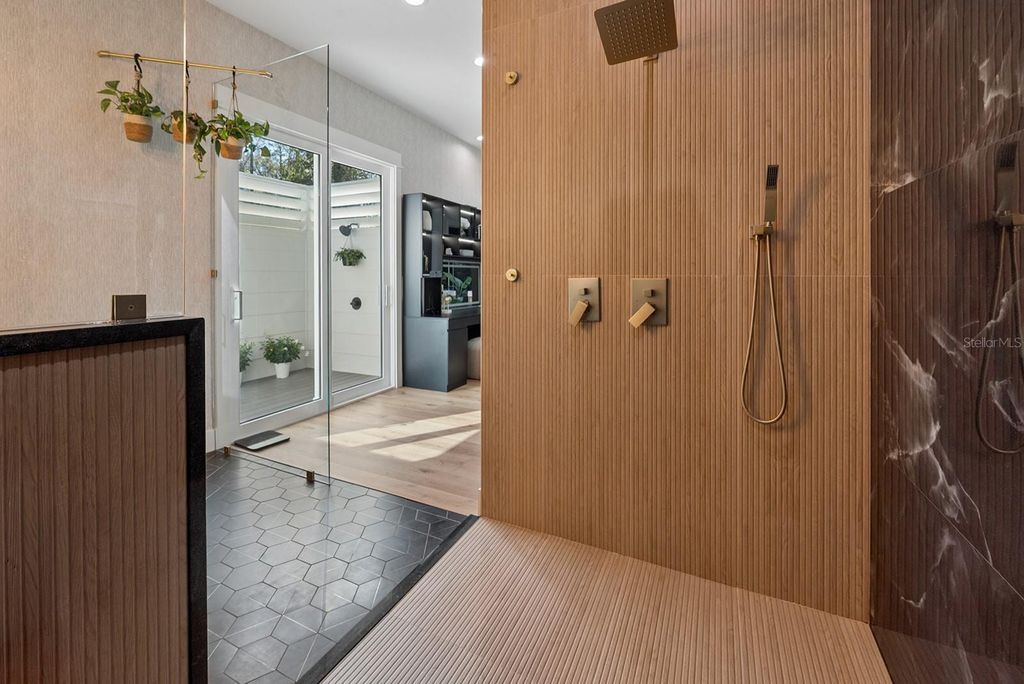 Image 37 of property listing at 3821 NE COUNTY ROAD 138, High Springs, FL 32643