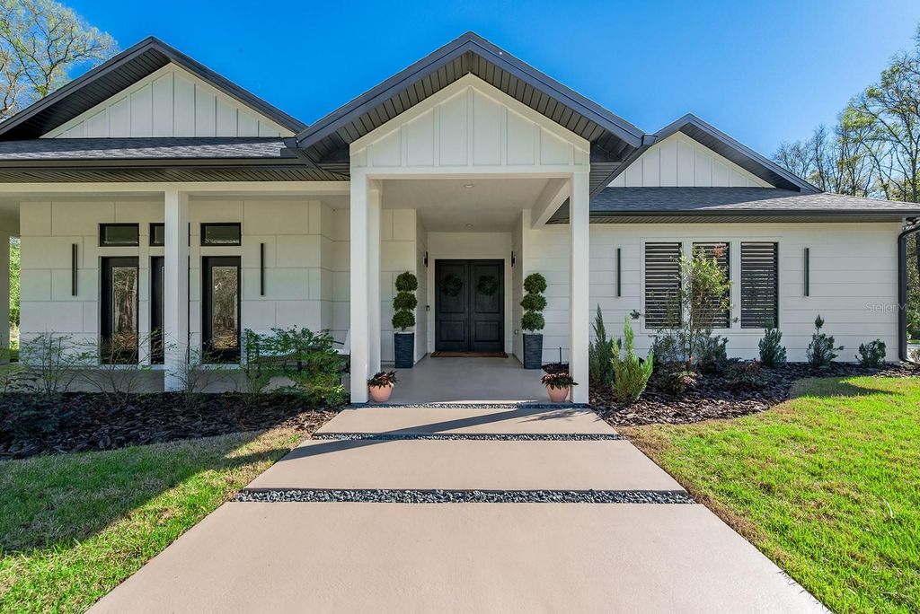 Image 6 of property listing at 3821 NE COUNTY ROAD 138, High Springs, FL 32643