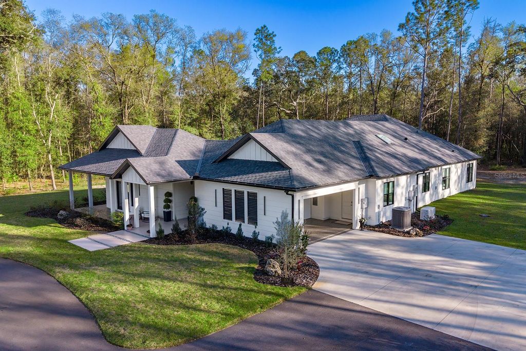 Image 8 of property listing at 3821 NE COUNTY ROAD 138, High Springs, FL 32643