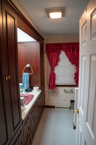 3235 N Volz Drive E, Arlington Heights, IL 60004