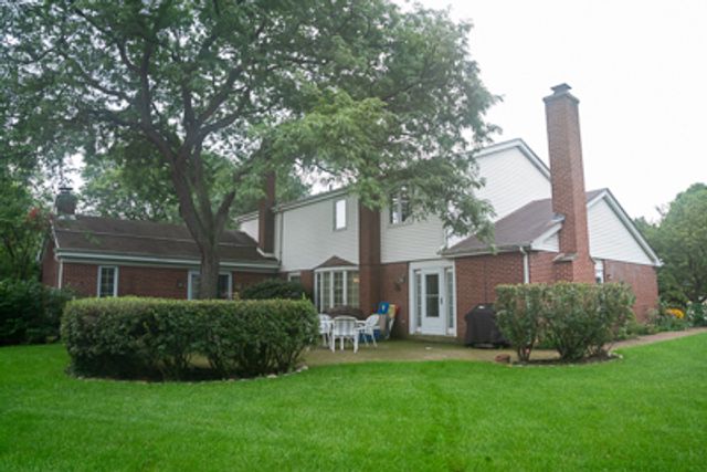 3235 N Volz Drive E, Arlington Heights, IL 60004