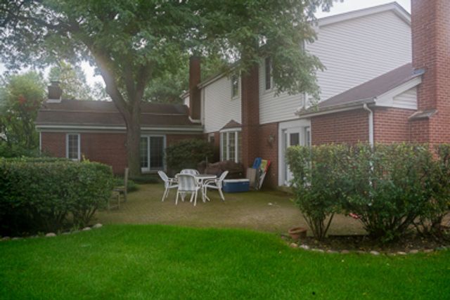 3235 N Volz Drive E, Arlington Heights, IL 60004