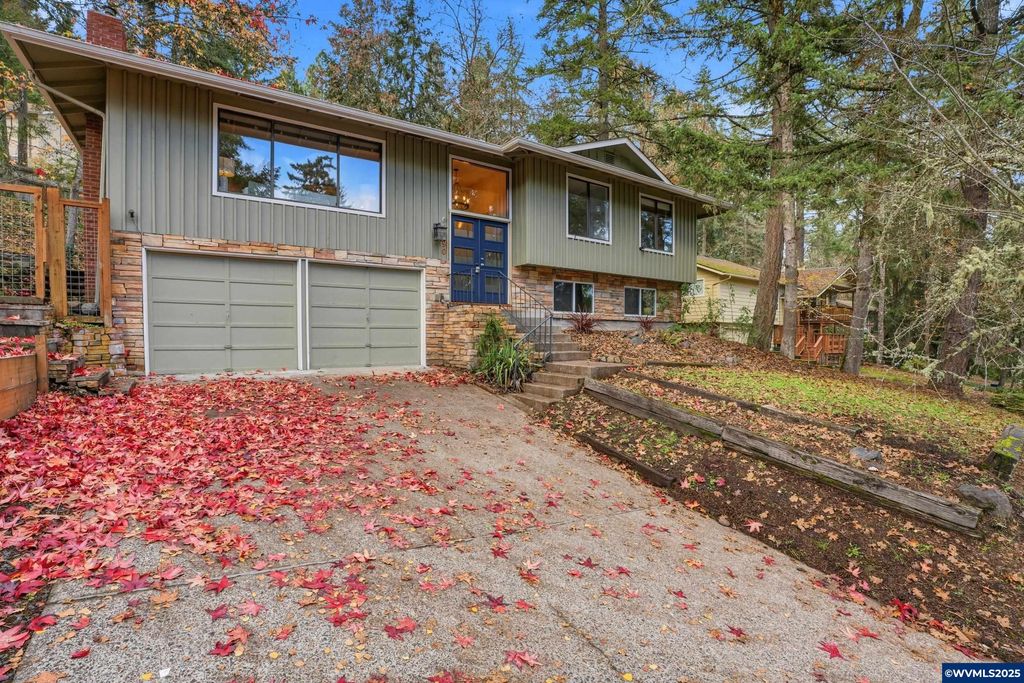 Image 1 of property listing at 4390 Inwood Ln, Eugene, OR 97405