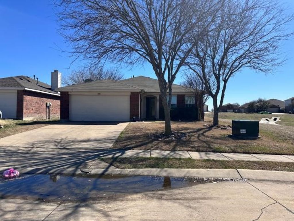 2016 Brook Meadow Drive, Forney, TX 75126
