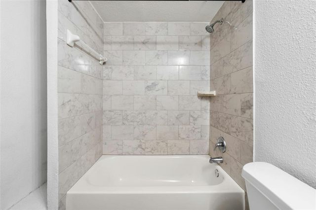 1910 Robbins PL 103, Austin, TX 78705