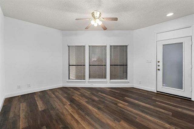 1910 Robbins PL 103, Austin, TX 78705