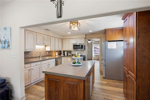 1207 E Rock Street, Morrilton, AR 72110