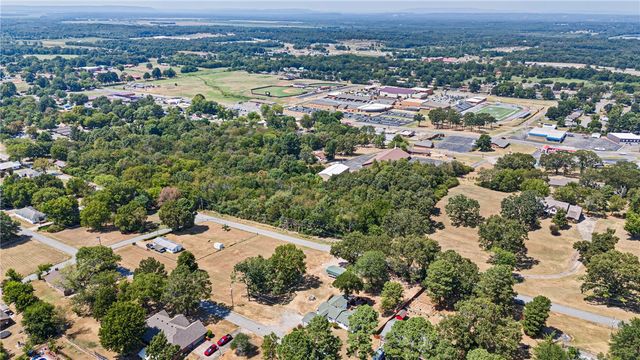 1207 E Rock Street, Morrilton, AR 72110