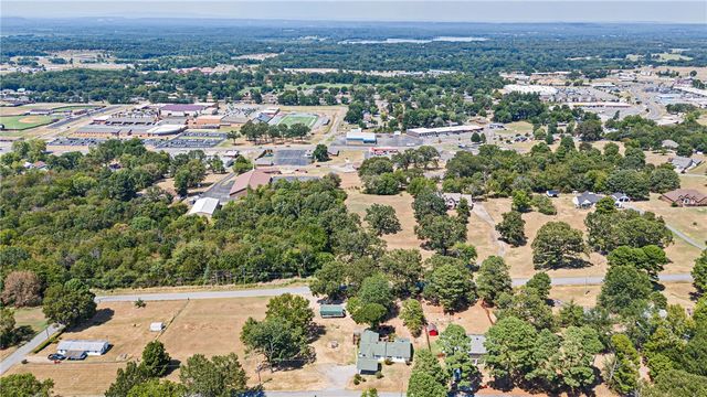 1207 E Rock Street, Morrilton, AR 72110