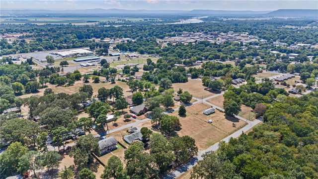 1207 E Rock Street, Morrilton, AR 72110