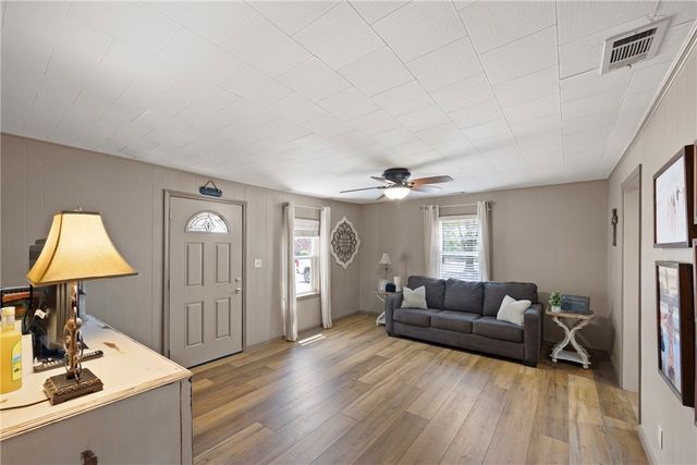 1207 E Rock Street, Morrilton, AR 72110