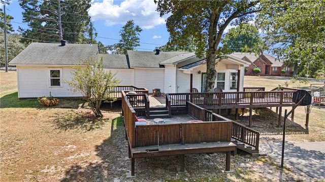 1207 E Rock Street, Morrilton, AR 72110