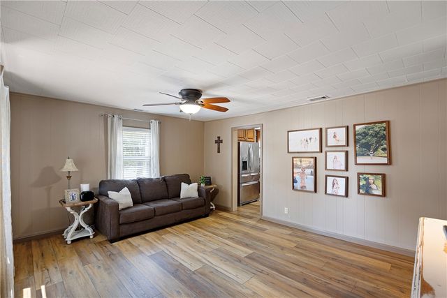 1207 E Rock Street, Morrilton, AR 72110