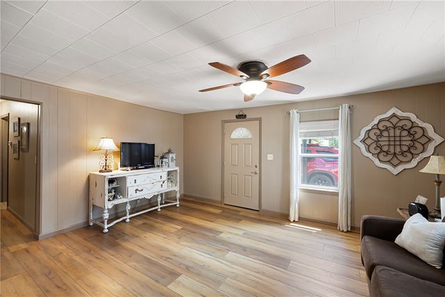 1207 E Rock Street, Morrilton, AR 72110