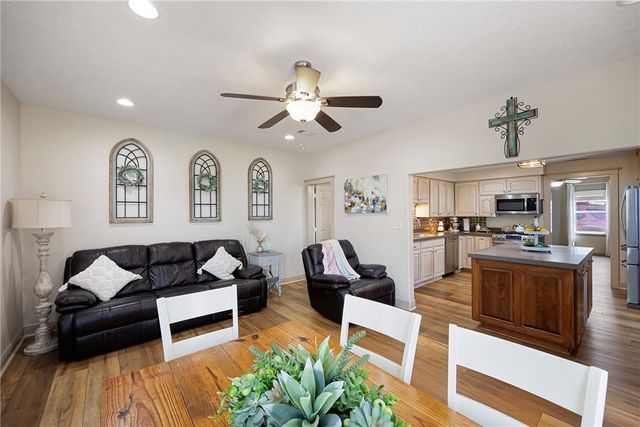 1207 E Rock Street, Morrilton, AR 72110