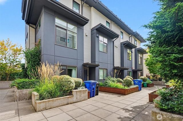 728 3rd Avenue N, Seattle, WA 98109