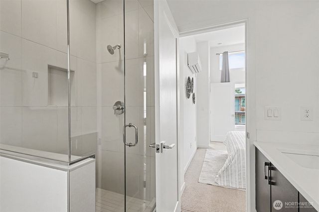 728 3rd Avenue N, Seattle, WA 98109