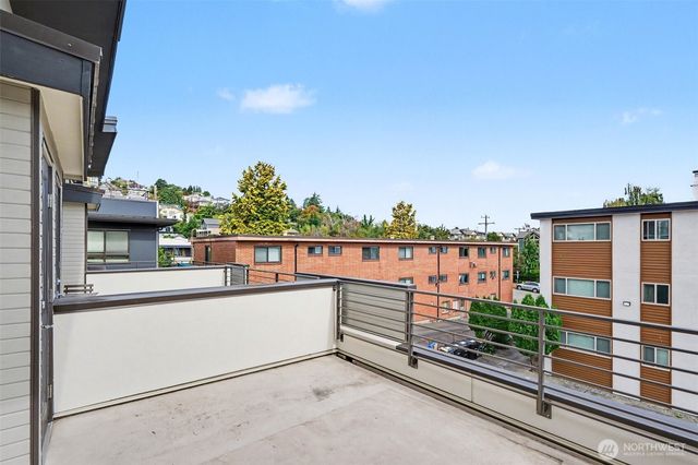 728 3rd Avenue N, Seattle, WA 98109