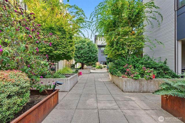728 3rd Avenue N, Seattle, WA 98109