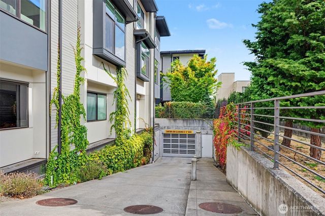 728 3rd Avenue N, Seattle, WA 98109