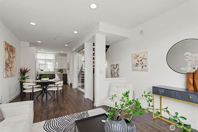 728 3rd Avenue N, Seattle, WA 98109