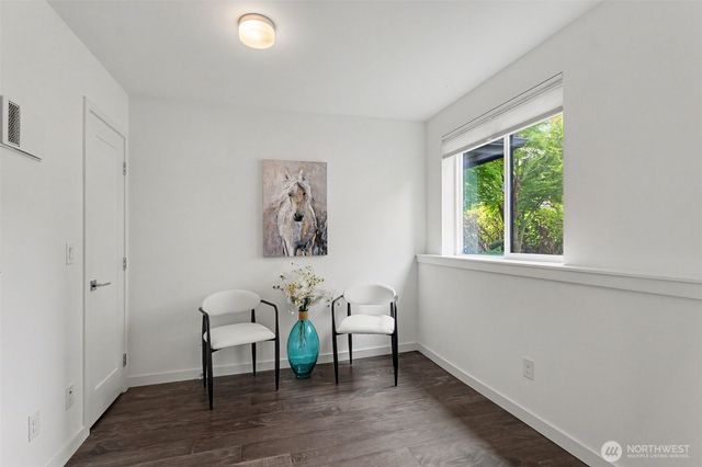 728 3rd Avenue N, Seattle, WA 98109