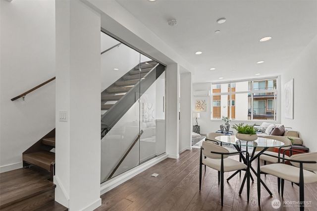 728 3rd Avenue N, Seattle, WA 98109