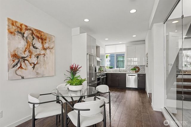 728 3rd Avenue N, Seattle, WA 98109