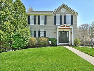 290 Shady Glen Dr, Moon/crescent Twp, PA 15108