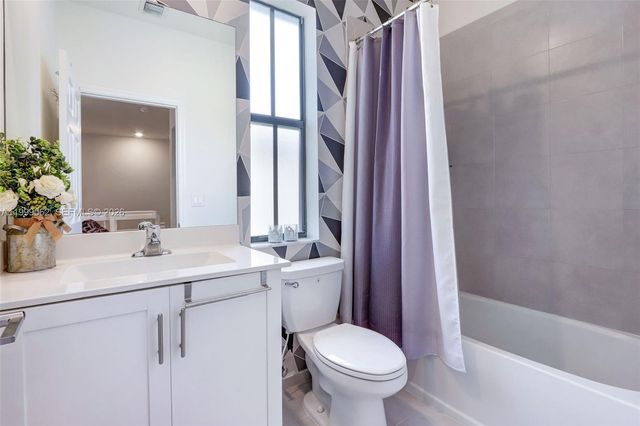 3364 W 108th St, Hialeah, FL 33018