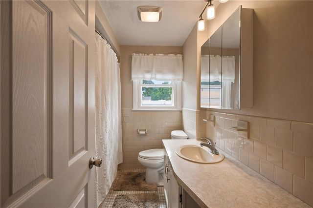 224 Trent Avenue, Warwick, RI 02889