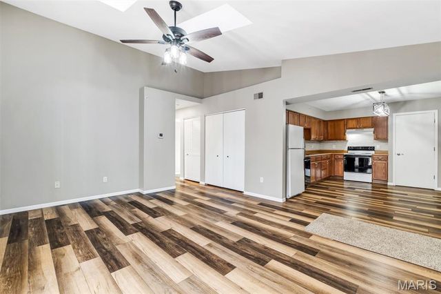 1408 Summertree Springs Avenue L, Valley Park, MO 63088