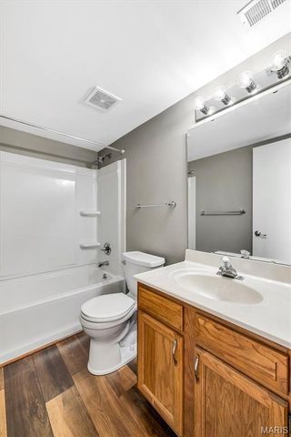 1408 Summertree Springs Avenue L, Valley Park, MO 63088