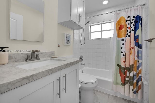 8230 SW 63rd Pl, Miami, FL 33143