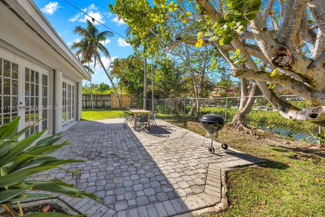 8230 SW 63rd Pl, Miami, FL 33143