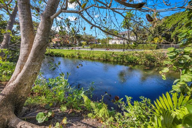 8230 SW 63rd Pl, Miami, FL 33143