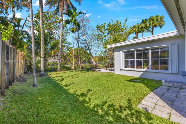 8230 SW 63rd Pl, Miami, FL 33143