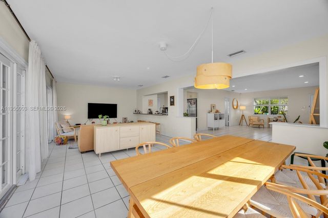 8230 SW 63rd Pl, Miami, FL 33143