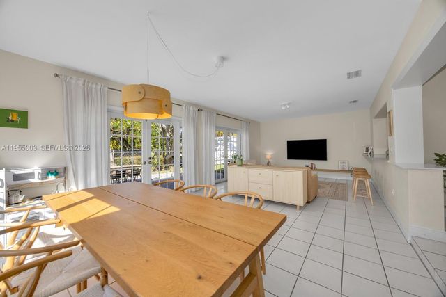 8230 SW 63rd Pl, Miami, FL 33143