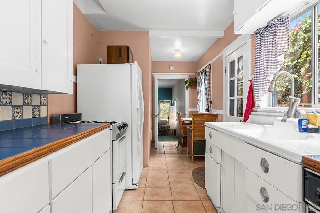 Image 10 of property listing at 4854 Del Mar Avenue, San Diego, CA 92107