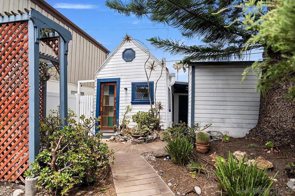 Image 15 of property listing at 4854 Del Mar Avenue, San Diego, CA 92107