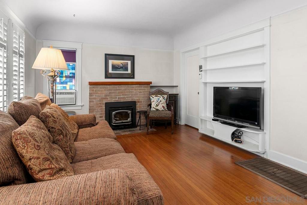 Image 6 of property listing at 4854 Del Mar Avenue, San Diego, CA 92107