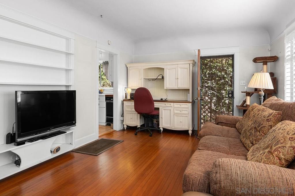 Image 8 of property listing at 4854 Del Mar Avenue, San Diego, CA 92107