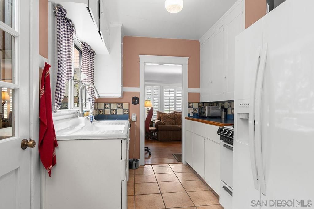Image 9 of property listing at 4854 Del Mar Avenue, San Diego, CA 92107